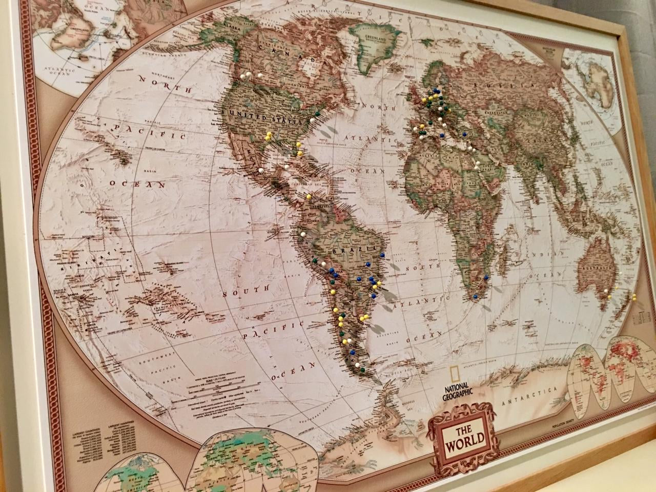 MAPA ACTUAL 101 X 75 CM MARCO MADERA PRE ORDER