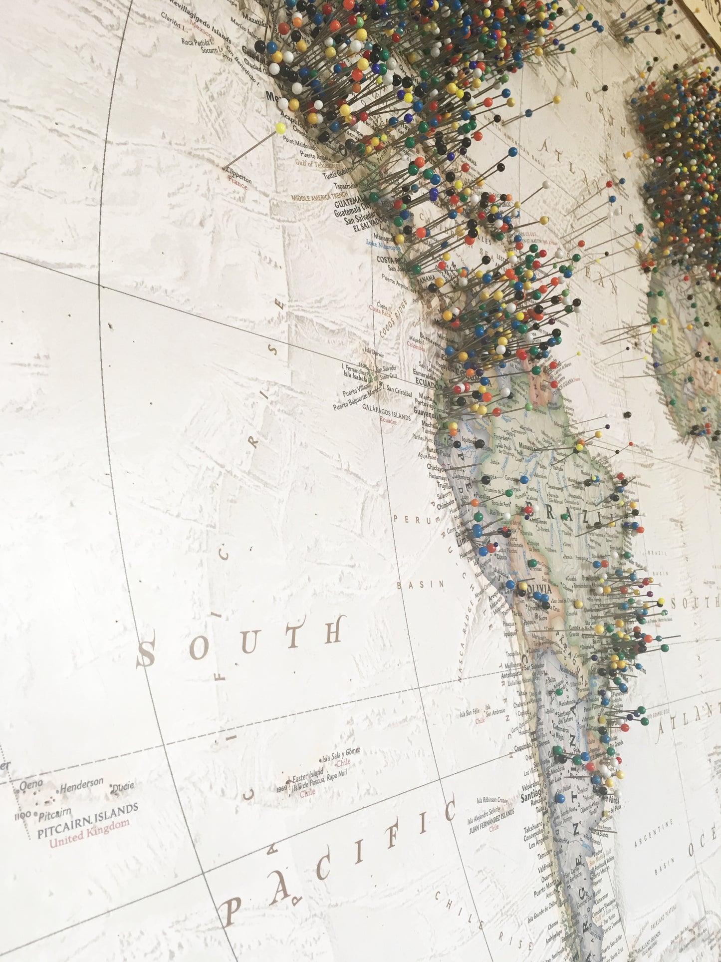 MAPA ACTUAL 101 X 75 CM MARCO MADERA PRE ORDER